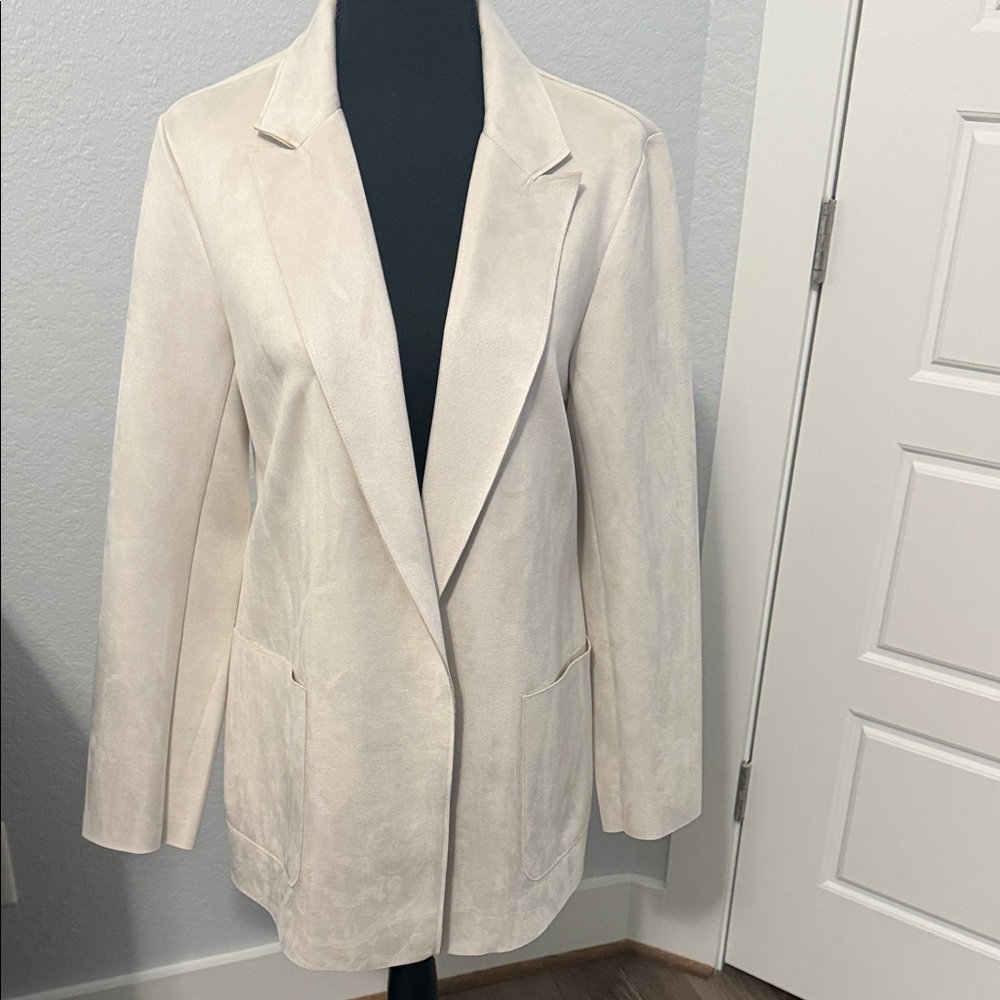Woman’s med. lt. cream/beige faux suede open-front jacket:excellent!